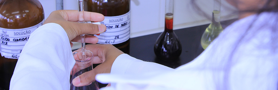 Foto ilustrativa do curso de Licenciatura em Química